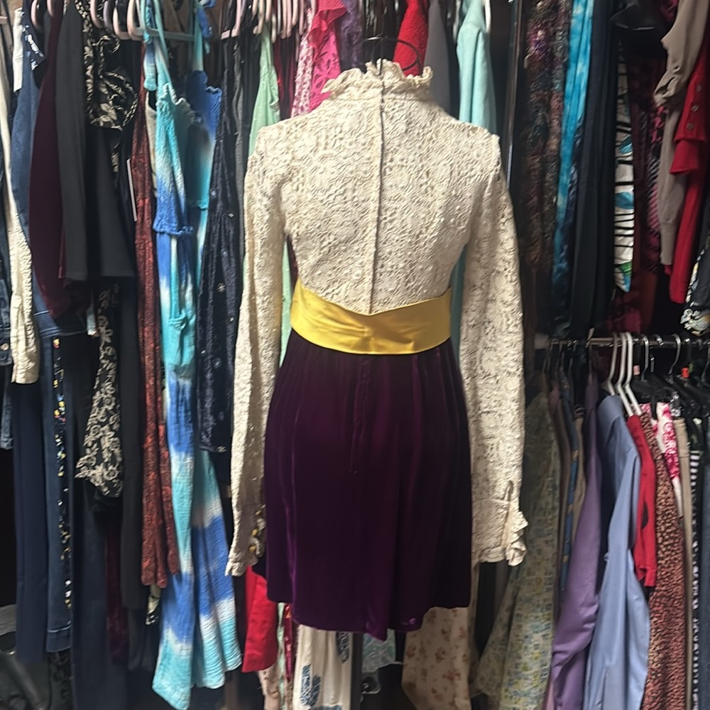 True Vintage Cream lace and Purple velvet mini dress 1960s - Picture 4 of 4